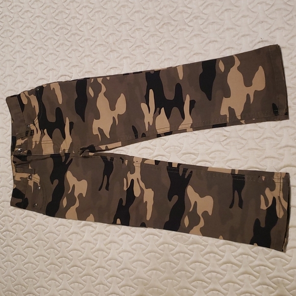 Other - 🔶️5 for $30🔶️ Boys Camo Straight Leg Pants